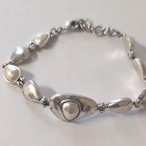Elegant Silver and Pearl Bracelet